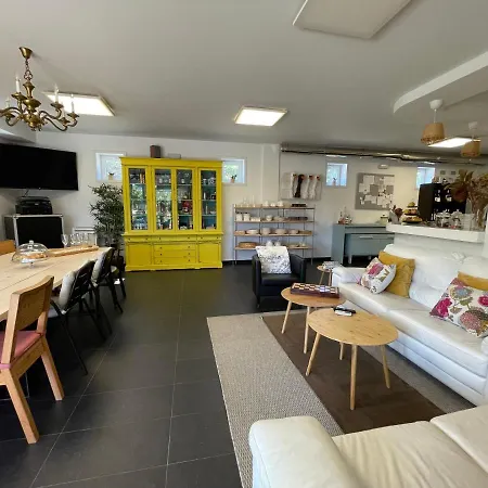 Casa Acougo, 3*